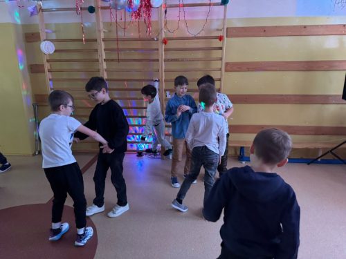 Uczniowie-podczas-zabawy-Andrzejkowej-3