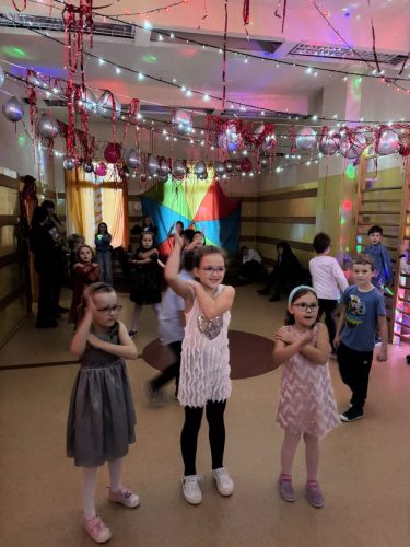 Uczniowie-podczas-zabawy-Andrzejkowej-5