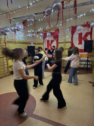 Uczniowie-podczas-zabawy-Andrzejkowej-6