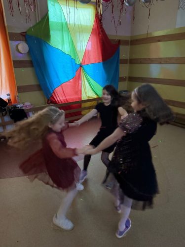 Uczniowie-podczas-zabawy-Andrzejkowej-9