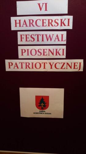 Dekoracja-z-napisem-VI-Harcerski-Festiwal-Piosenki-Patrotycznej