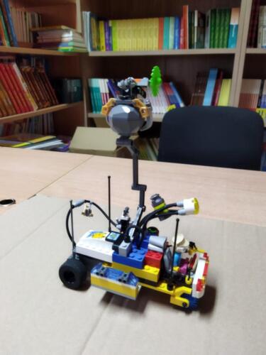 Konstrukcie-z-kolockow-Lego-wykonane-przez-wybranych-uczniow-podczas-konkursu-Barwny-Lego-Motyl-10