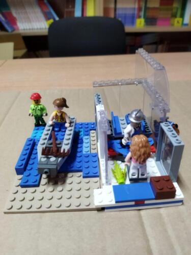 Konstrukcie-z-kolockow-Lego-wykonane-przez-wybranych-uczniow-podczas-konkursu-Barwny-Lego-Motyl-5