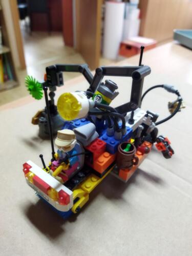 Konstrukcie-z-kolockow-Lego-wykonane-przez-wybranych-uczniow-podczas-konkursu-Barwny-Lego-Motyl-8