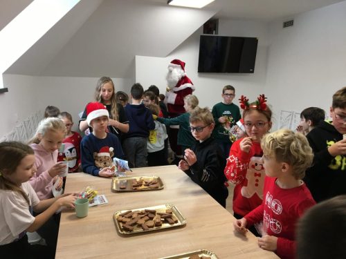 Wyjazd-mikolajkowy-uczniow-kl.-I-III-do-Bramy-Gorce-w-Nowym-Targu-6