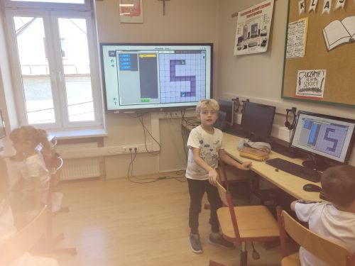 Uczniowie-podczas-Tygodnia-Kodowania-1