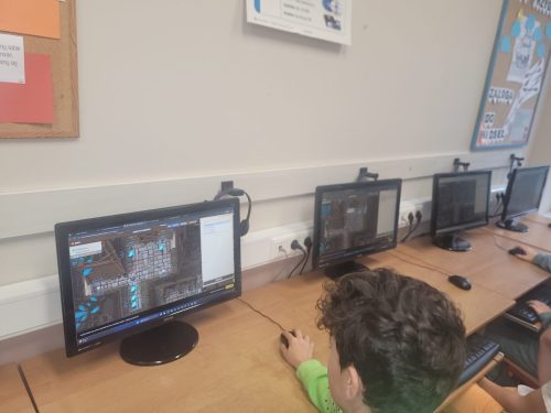 Uczniowie-podczas-Tygodnia-Kodowania-4