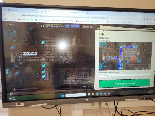 Uczniowie-podczas-Tygodnia-Kodowania-5