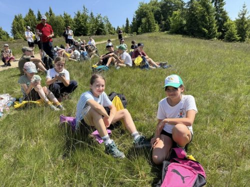 Dzien-Patrona-–-wedrowka-uczniow-klas-IV-VIII-sladami-Jana-Pawla-II-na-Turbacz-20
