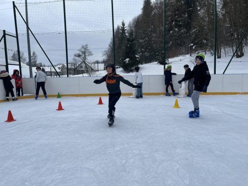 Dzien-Sportow-Zimowych-lodowisko-w-Niedzicy-10
