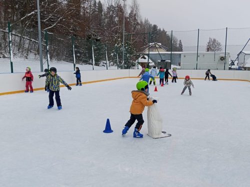 Dzien-Sportow-Zimowych-lodowisko-w-Niedzicy-4 (1)