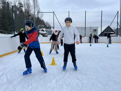 Dzien-Sportow-Zimowych-lodowisko-w-Niedzicy-9