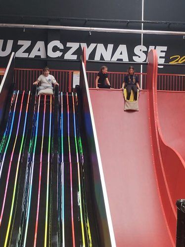 Uczniowie-klasy-IV-w-Fly-Parku-w-Nowym-Targu-5