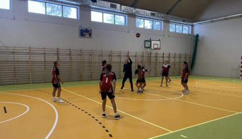 Gminne-zawody-w-koszykowke-dla-uczniow-klas-7-i-8-we-Frydmanie-2