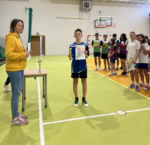Gminne-zawody-w-koszykowke-dla-uczniow-klas-7-i-8-we-Frydmanie-4