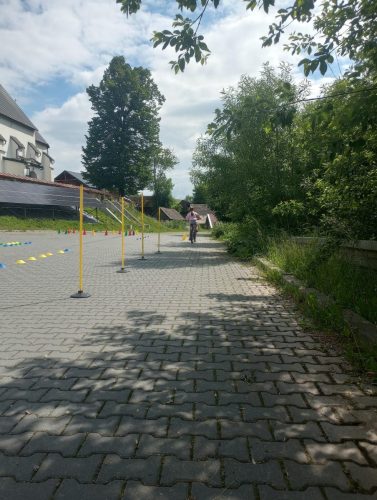 Uczniowie-klasy-IV-podczas-egzaminu-na-karte-rowerowa-2