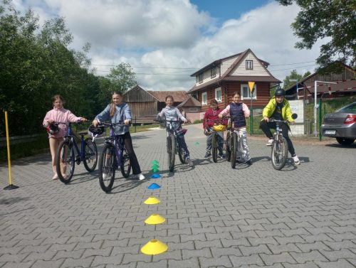 Uczniowie-klasy-IV-podczas-egzaminu-na-karte-rowerowa-3