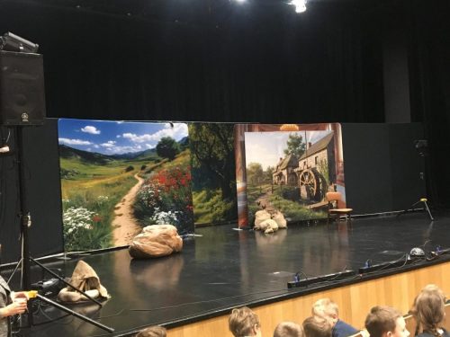 Wyjazd-uczniow-kl.-I-III-do-MOK-u-w-Nowym-Targu-Na-przedstawienie-teatralne-1