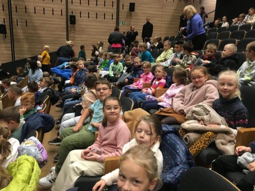 Wyjazd-uczniow-kl.-I-III-do-MOK-u-w-Nowym-Targu-Na-przedstawienie-teatralne-2