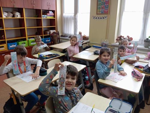 Uczniowie-klasy-I-podczas-realizacji-projektu-Mala-Ksiazka-Wielki-Czlowiek-1