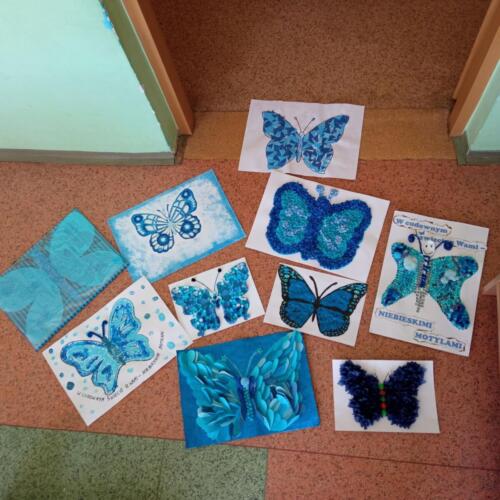 Uczniowie-podczas-wykonywania-zadan-projektowych-W-cudownym-swiecie-z-Wami-Niebieskimi-Motylami-22