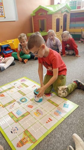 Zajecia-w-przedszkolu-z-wykorzystaniem-robota-edukacyjnego-2