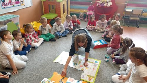 Zajecia-w-przedszkolu-z-wykorzystaniem-robota-edukacyjnego-4
