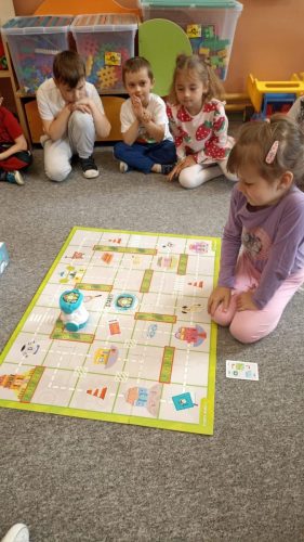 Zajecia-w-przedszkolu-z-wykorzystaniem-robota-edukacyjnego-5