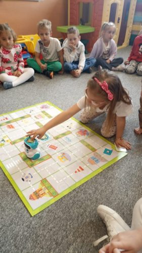 Zajecia-w-przedszkolu-z-wykorzystaniem-robota-edukacyjnego-6