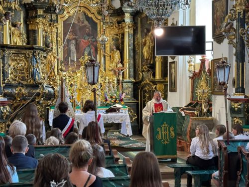 Msza-Sw-w-kosciele-na-rozpoczecie-Roku-Szkolnego-25 26