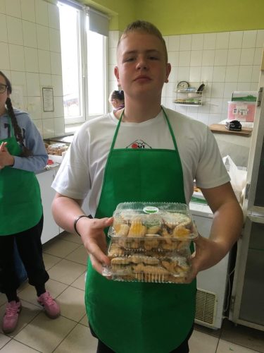 Warsztaty-cukiernicze-uczniow-kl.-VII-i-VIII-10