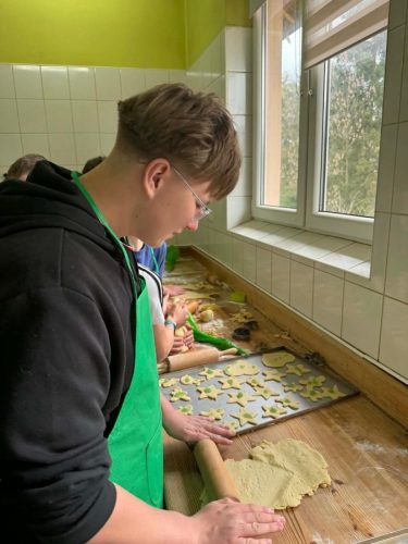 Warsztaty-cukiernicze-uczniow-kl.-VII-i-VIII-12