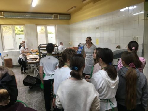 Warsztaty-cukiernicze-uczniow-kl.-VII-i-VIII-2