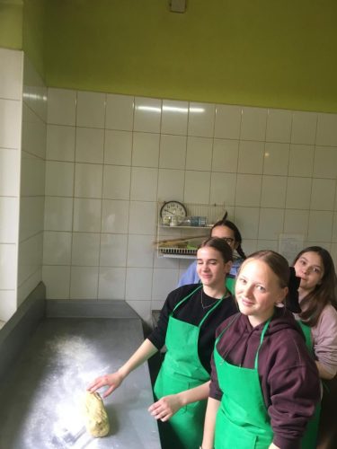 Warsztaty-cukiernicze-uczniow-kl.-VII-i-VIII-3