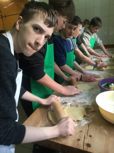 Warsztaty-cukiernicze-uczniow-kl.-VII-i-VIII-4