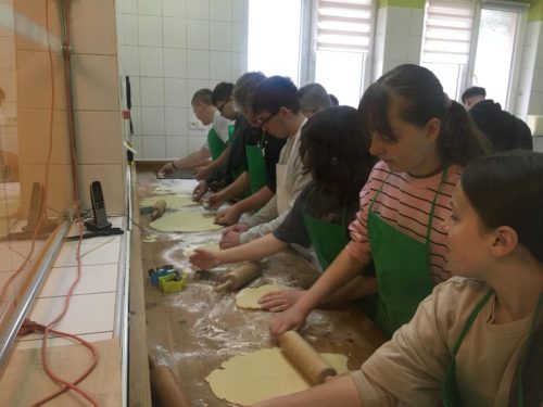 Warsztaty-cukiernicze-uczniow-kl.-VII-i-VIII-5