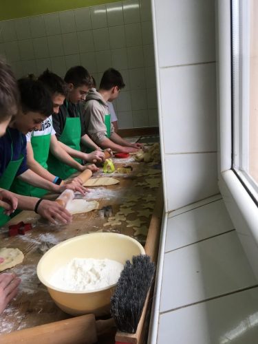 Warsztaty-cukiernicze-uczniow-kl.-VII-i-VIII-6