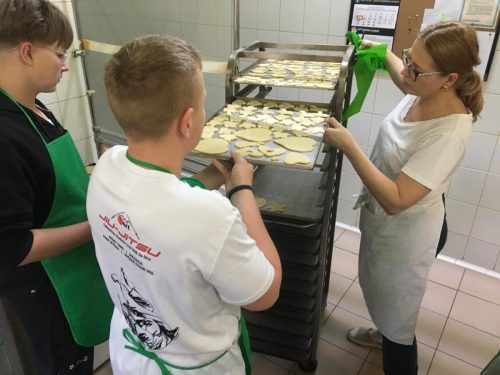 Warsztaty-cukiernicze-uczniow-kl.-VII-i-VIII-7