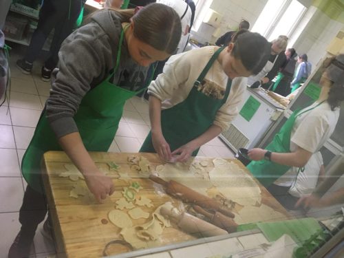 Warsztaty-cukiernicze-uczniow-kl.-VII-i-VIII-8