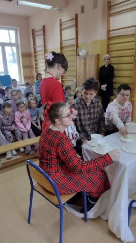 Wzruszajace-spotkanie-z-grupa-Czastki-elementarne-z-Czerwiennego-2