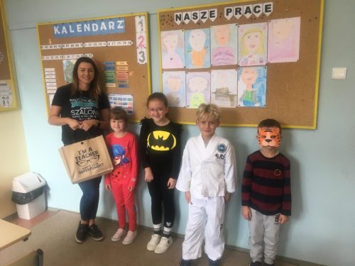 Dzien-superbohatera-uczniowie-klasy-I