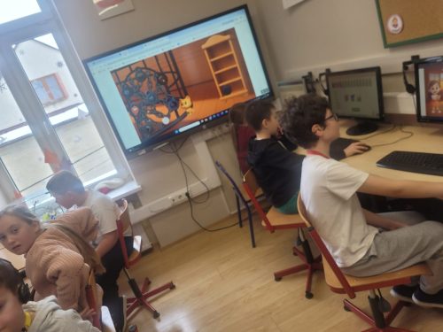 Uczniowie-na-lekcjach-informatyki-podczas-Dnia-Bezpiecznego-Internetu-11