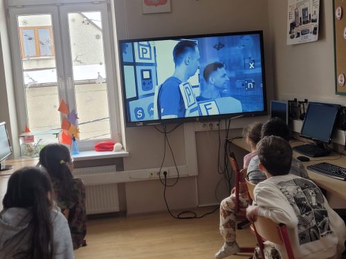 Uczniowie-na-lekcjach-informatyki-podczas-Dnia-Bezpiecznego-Internetu-3