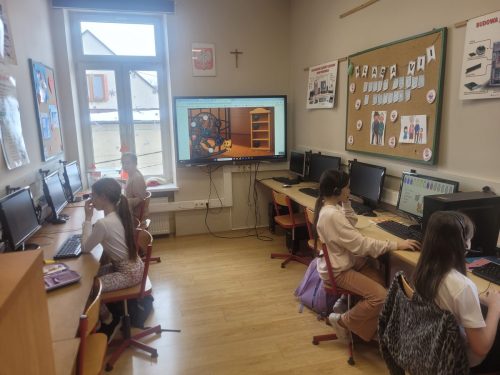 Uczniowie-na-lekcjach-informatyki-podczas-Dnia-Bezpiecznego-Internetu-9