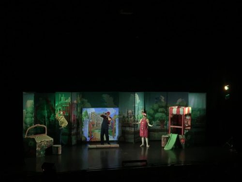 Uczniowie-kl.-I-III-na-przedstawieniu-Karolcia-2