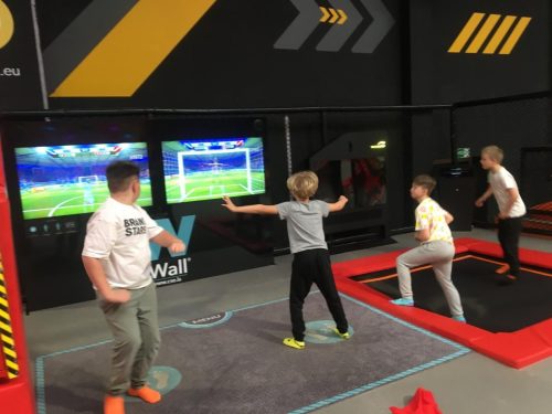 Uczniowie-kl.-I-III-w-parku-trampolin-1