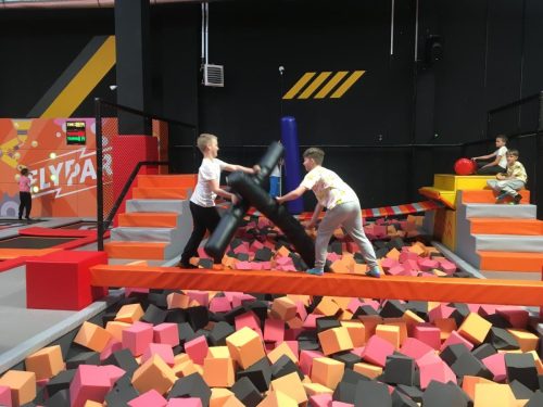 Uczniowie-kl.-I-III-w-parku-trampolin-3