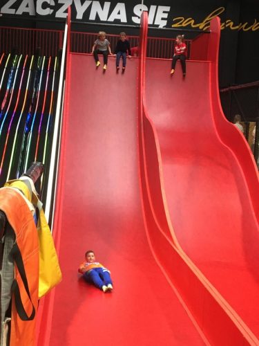 Uczniowie-kl.-I-III-w-parku-trampolin-4