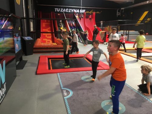 Uczniowie-kl.-I-III-w-parku-trampolin-5