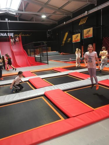 Uczniowie-kl.-I-III-w-parku-trampolin-8